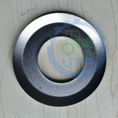 R271125 Suku Cadang Traktor Untuk Penutup Poros Input  0,09LBS